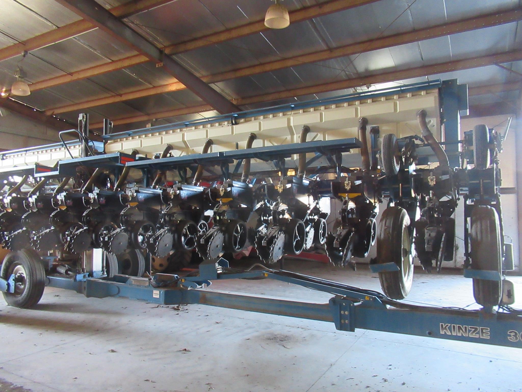 2006 Kinze 3650